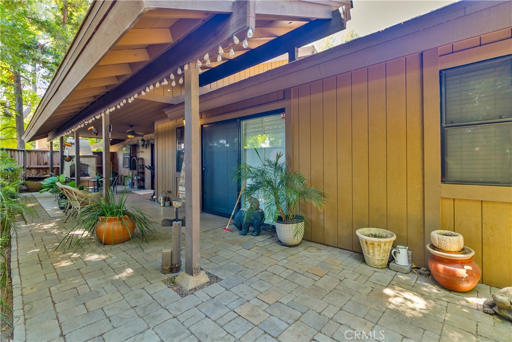 https://media.crmls.org/medias/02a7e839-56a5-4783-a07a-9c52c0fade51.jpg?preset=X-Large
