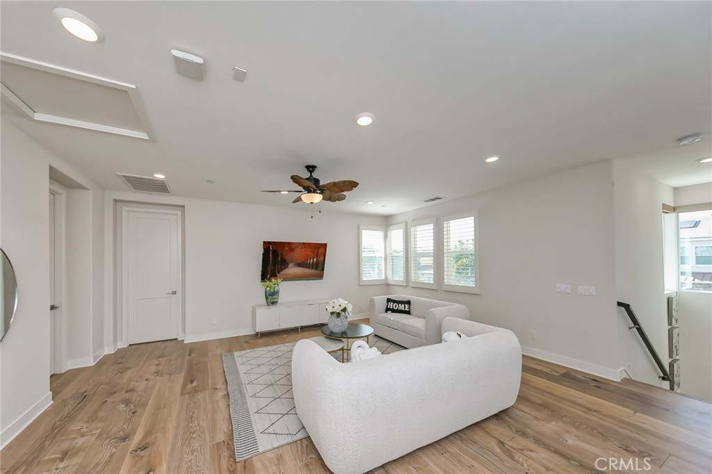 MLS #OC25221565 image #33