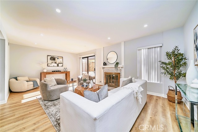 Detail Gallery Image 8 of 28 For 3130 Montrose Ave #102,  La Crescenta,  CA 91214 - 3 Beds | 2/1 Baths