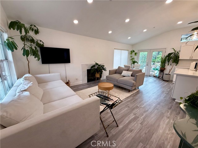 Detail Gallery Image 3 of 21 For 5586 Grand Prix Ct, Fontana,  CA 92336 - 3 Beds | 2 Baths