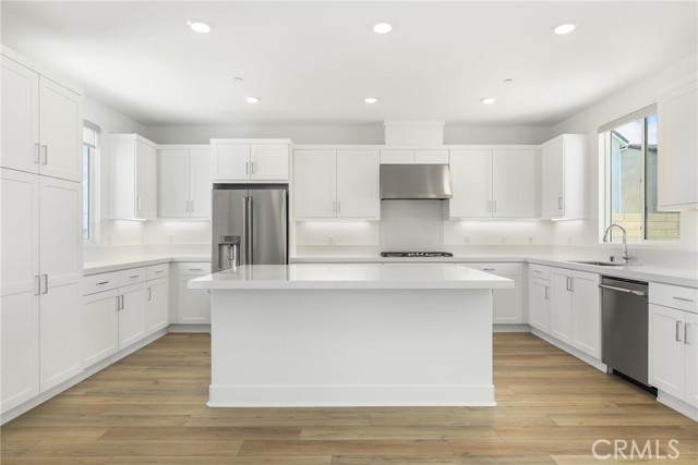 Detail Gallery Image 9 of 28 For 27109 Tamarack Ln, Valencia,  CA 91381 - 4 Beds | 2/1 Baths