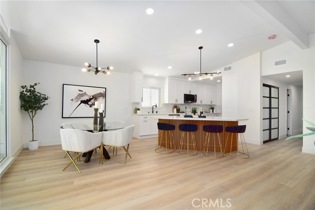 Detail Gallery Image 11 of 65 For 22284 Avenue San Luis, Woodland Hills,  CA 91364 - 6 Beds | 5/1 Baths