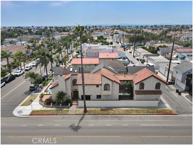 627 19th Street, Huntington Beach CA: https://media.crmls.org/medias/02aec760-777e-46dc-b750-5367e51c599c.jpg