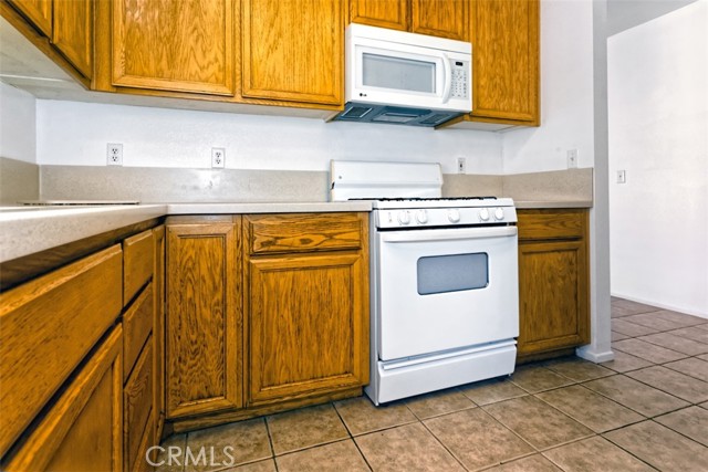 Detail Gallery Image 13 of 30 For 19028 Stoddard Way, Apple Valley,  CA 92308 - 2 Beds | 2 Baths