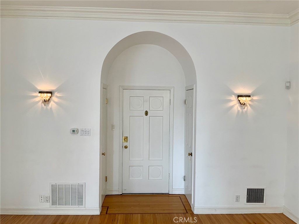 https://media.crmls.org/medias/02af490c-f319-406d-91de-78914d65d72b.jpg?preset=X-Large