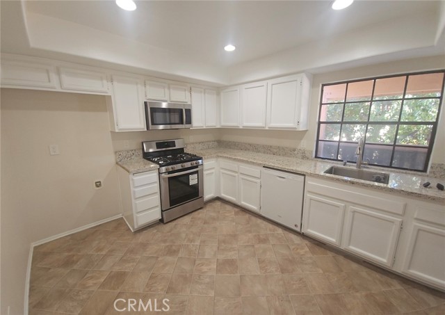 Detail Gallery Image 4 of 30 For 2681 W Cameron Ct #213,  Anaheim,  CA 92801 - 3 Beds | 2 Baths