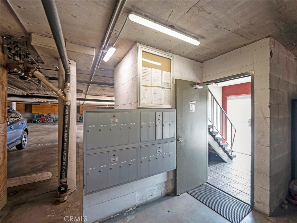 https://media.crmls.org/medias/02b18e38-84e8-42ae-b090-93da311274b6.jpg?preset=X-Large