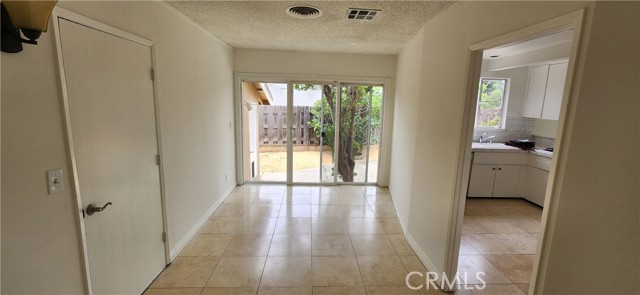 5853 Keokuk Avenue, Woodland Hills CA: https://media.crmls.org/medias/02b1ae35-6551-4afb-ab09-7abbc8315c1b.jpg