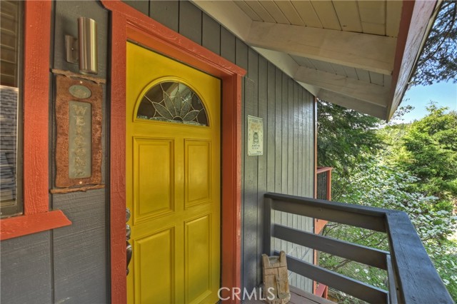 Detail Gallery Image 3 of 33 For 760 Lake Dr, Lake Arrowhead,  CA 92352 - 3 Beds | 2 Baths