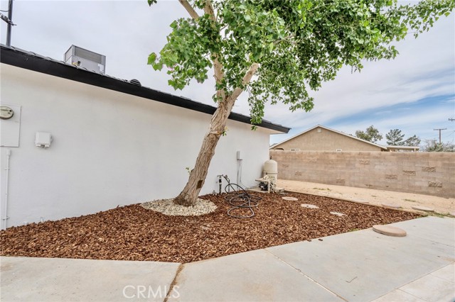 Detail Gallery Image 6 of 33 For 1040 W Coronado Ave, Ridgecrest,  CA 93555 - 3 Beds | 2 Baths