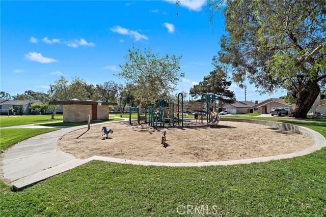 Detail Gallery Image 36 of 37 For 590 Traverse Dr, Costa Mesa,  CA 92626 - 4 Beds | 3 Baths