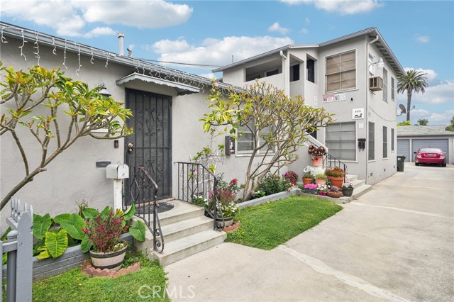 494 Almond Avenue, Long Beach CA: https://media.crmls.org/medias/02b2df7b-eb97-47d4-92dd-d925fdbb3744.jpg