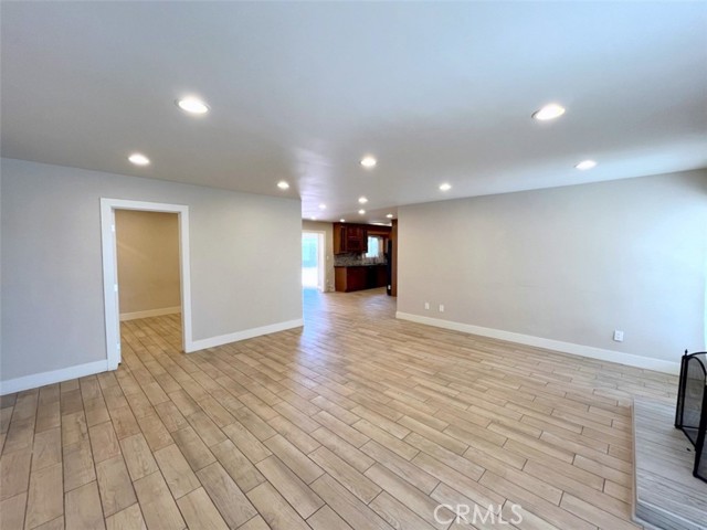 7811 Rhine Drive, Huntington Beach CA: https://media.crmls.org/medias/02b3b40c-e28d-4592-b245-442e758af4b6.jpg