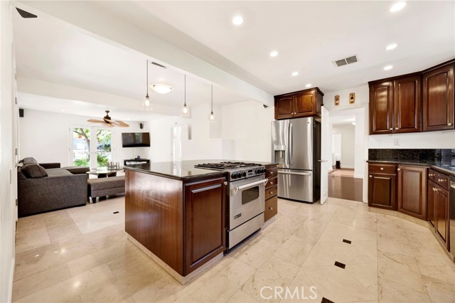 18930 Wells Drive, Tarzana CA: https://media.crmls.org/medias/02b3b6e8-ce3b-4507-a0f8-f92c2a34308a.jpg
