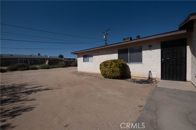Detail Gallery Image 2 of 10 For 12212 Kiowa, Apple Valley,  CA 92308 - 2 Beds | 2 Baths