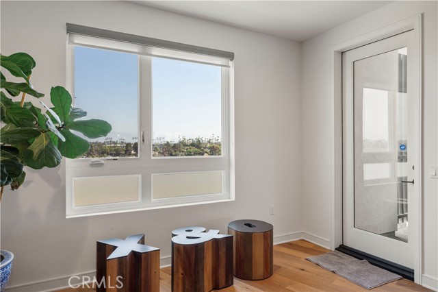 1029 White Knoll Drive, Los Angeles CA: https://media.crmls.org/medias/02b59743-74df-40a0-aeee-4e6a35a46e80.jpg