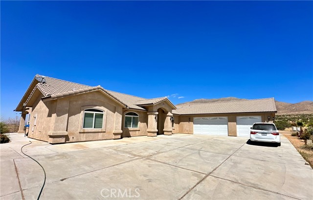 Detail Gallery Image 1 of 42 For 20120 Juniper Rd, Apple Valley,  CA 92308 - 4 Beds | 3 Baths