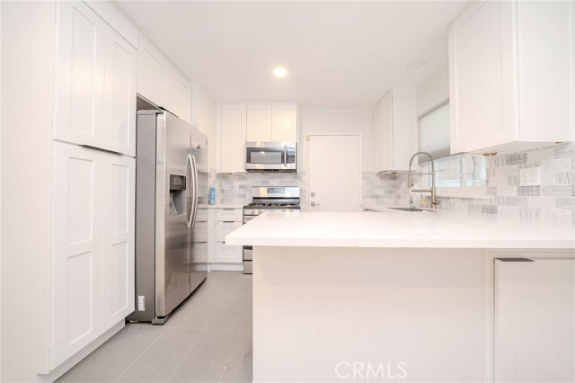 Detail Gallery Image 5 of 22 For 5841 Bowcroft, Los Angeles,  CA 90016 - 2 Beds | 2 Baths