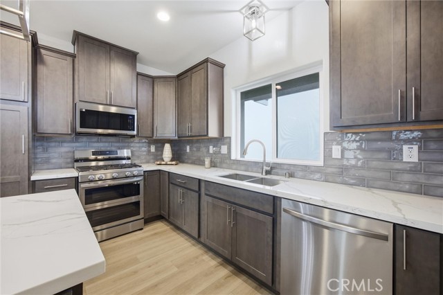 Detail Gallery Image 10 of 31 For 18671 Buckeye Pl, Tehachapi,  CA 93561 - 3 Beds | 2/1 Baths