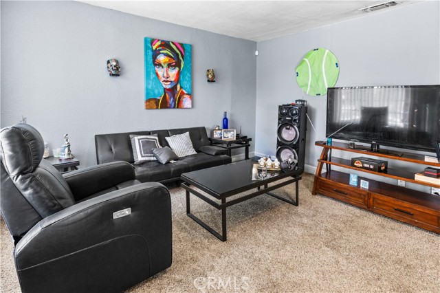 Detail Gallery Image 4 of 11 For 1247 E E Cortland Ave, Fresno,  CA 93704 - 2 Beds | 1 Baths