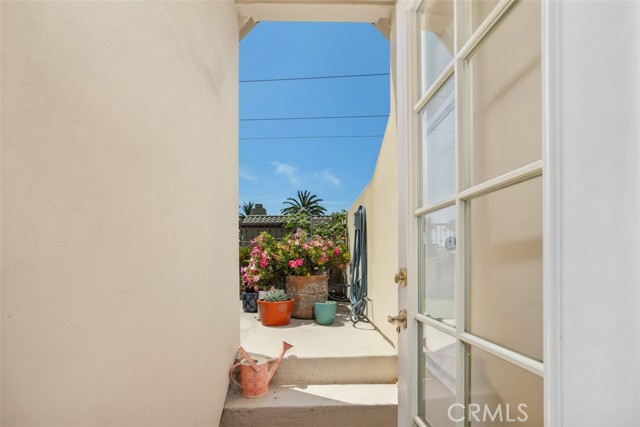 Detail Gallery Image 13 of 16 For 505 1/2 Marigold Ave, Corona Del Mar,  CA 92625 - 2 Beds | 2/1 Baths
