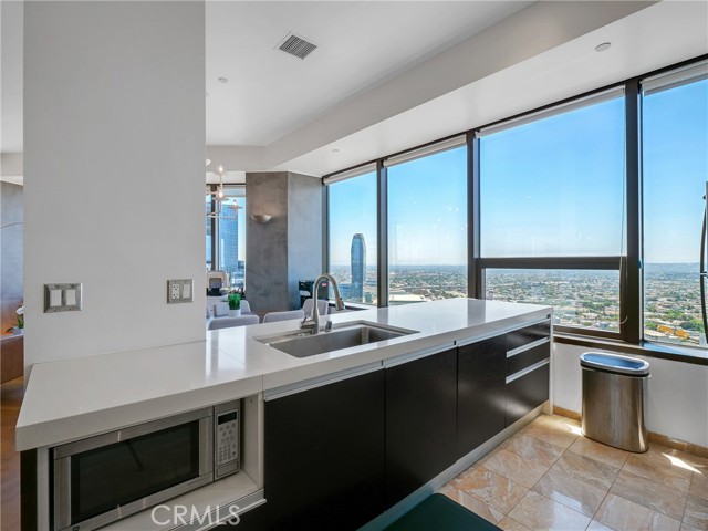 Detail Gallery Image 5 of 49 For 1100 Wilshire Bld #2911,  Los Angeles,  CA 90017 - 2 Beds | 1 Baths