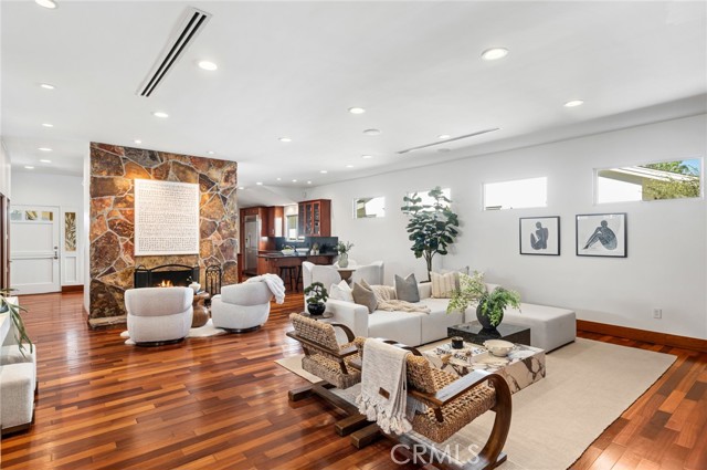 Detail Gallery Image 11 of 35 For 450 Cabrillo, Costa Mesa,  CA 92627 - 4 Beds | 3/1 Baths