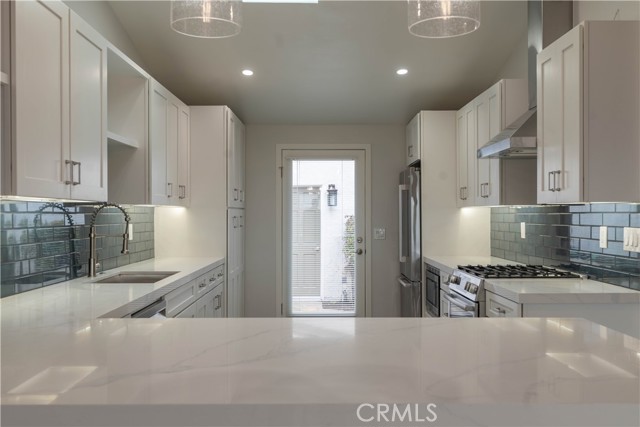 Detail Gallery Image 5 of 40 For 633 Vista Bonita, Newport Beach,  CA 92660 - 3 Beds | 2/1 Baths