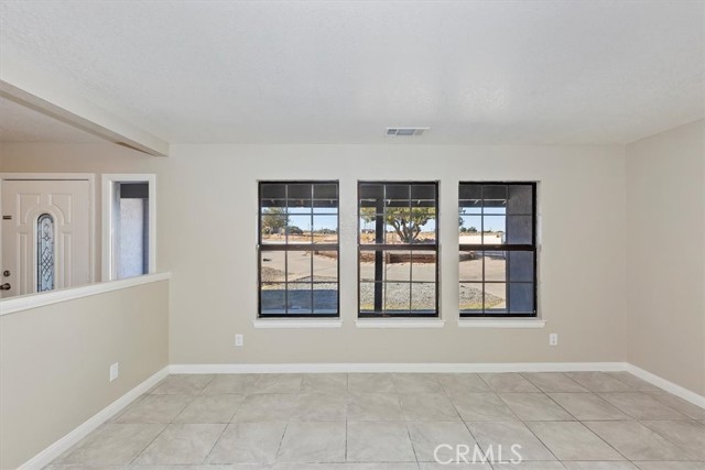 Detail Gallery Image 6 of 32 For 7267 Dalscote St, Hesperia,  CA 92345 - 3 Beds | 2/1 Baths