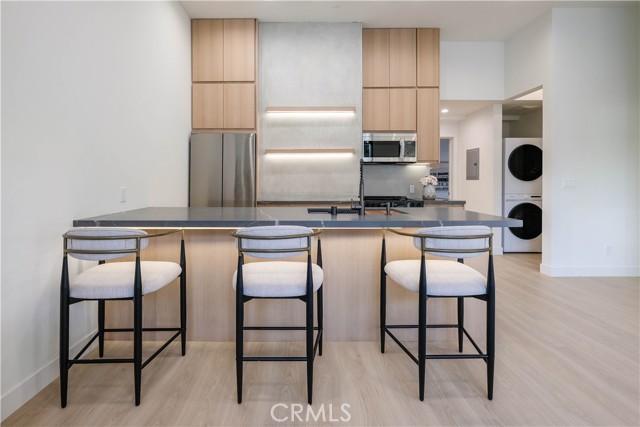 18852 Collins Street, Tarzana CA: https://media.crmls.org/medias/02ba86c4-031c-4f3e-97a9-168a3f94a6ce.jpg