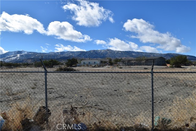9980 Pionero Road, Phelan, California 92371, ,Commercial Lease,For Rent,9980 Pionero Road,CRIV25069943
