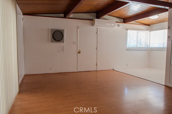 Detail Gallery Image 5 of 37 For 16268 Lorene Dr, Victorville,  CA 92395 - 3 Beds | 3 Baths