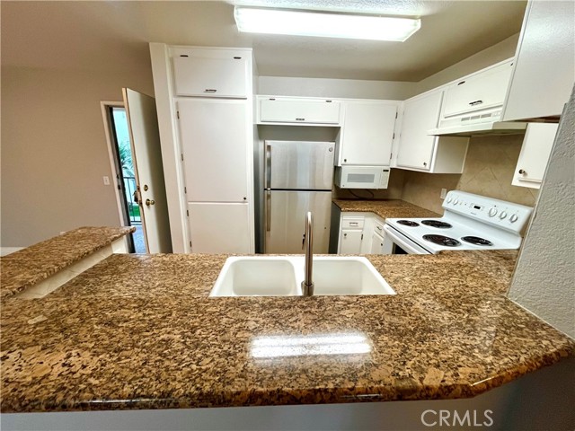 Detail Gallery Image 8 of 13 For 15000 Downey Ave #204,  Paramount,  CA 90723 - 1 Beds | 1 Baths