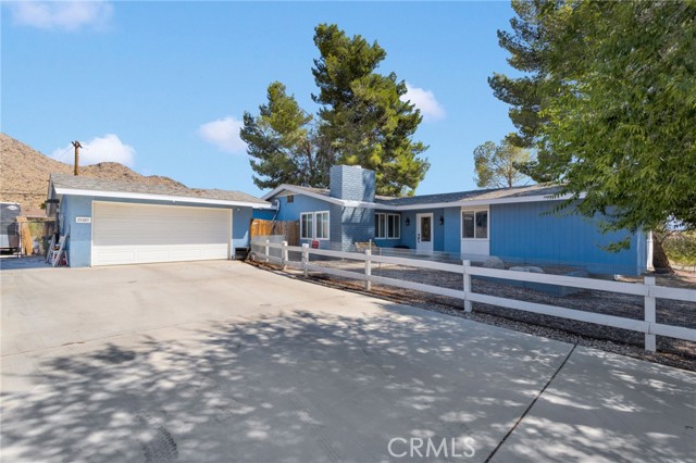 Detail Gallery Image 3 of 39 For 19385 Saint Timothy Ct, Apple Valley,  CA 92307 - 3 Beds | 2/1 Baths