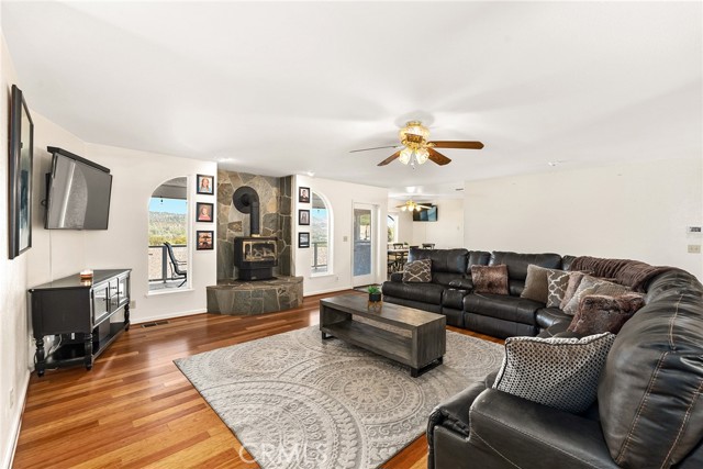 Detail Gallery Image 10 of 53 For 26 Regal Way, Oroville,  CA 95966 - 5 Beds | 3/1 Baths