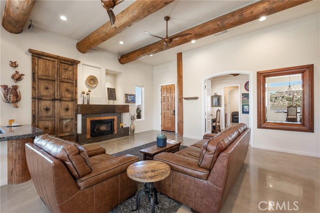 57045 Plaza Del Amigo, Yucca Valley CA: https://media.crmls.org/medias/02bc780e-f013-43ab-8098-9b834dbcb114.jpg