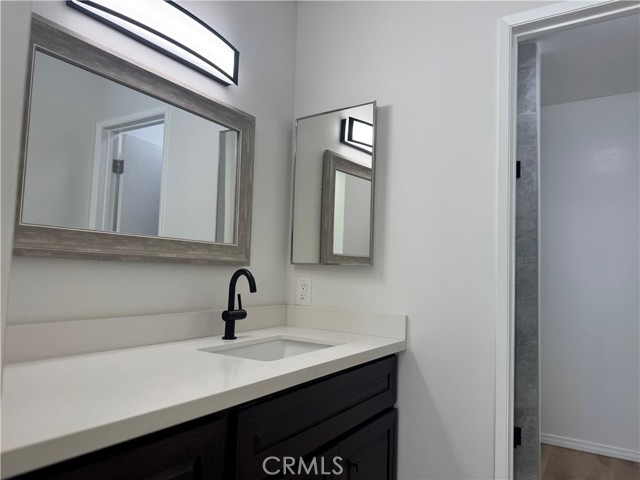 Detail Gallery Image 10 of 15 For 5460 White Oak Ave, Encino,  CA 91316 - 2 Beds | 2 Baths