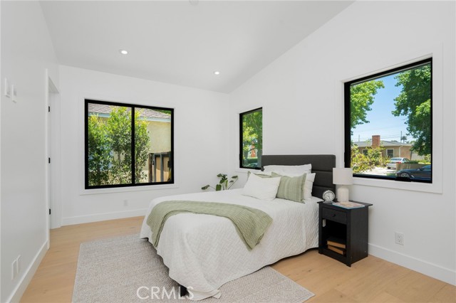 3189 S Bentley Avenue, Los Angeles CA: https://media.crmls.org/medias/02bd0f00-0695-47ae-8c99-e9c8a8203148.jpg