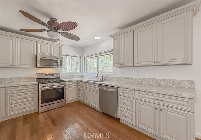 Detail Gallery Image 11 of 39 For 24022 Wildwood Canyon Rd, Newhall,  CA 91321 - 3 Beds | 2 Baths