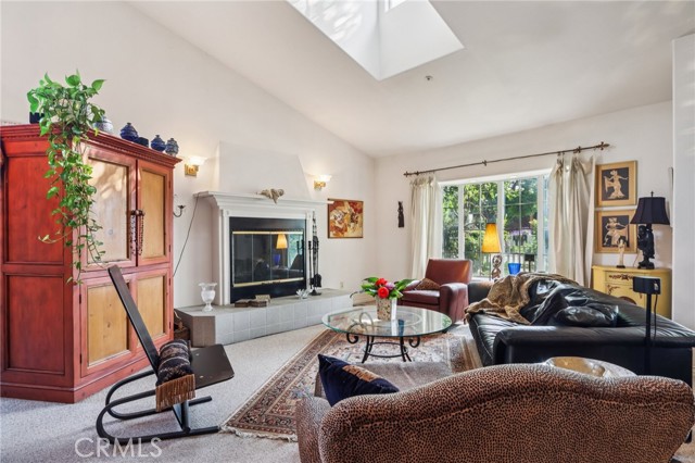 Detail Gallery Image 6 of 28 For 925 N Valley St, Burbank,  CA 91505 - 3 Beds | 2 Baths
