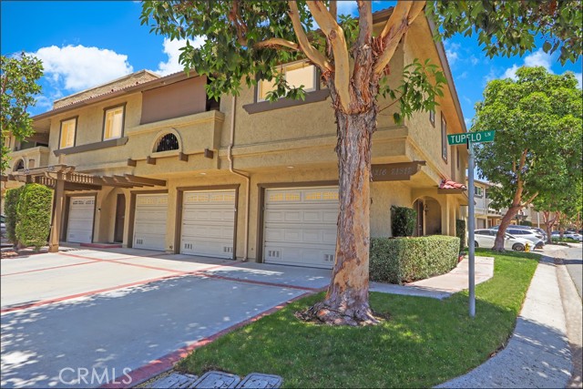 21312 Tupelo Lane, Lake Forest CA: https://media.crmls.org/medias/02bf46f0-8189-402f-ada1-6b03c7007f29.jpg