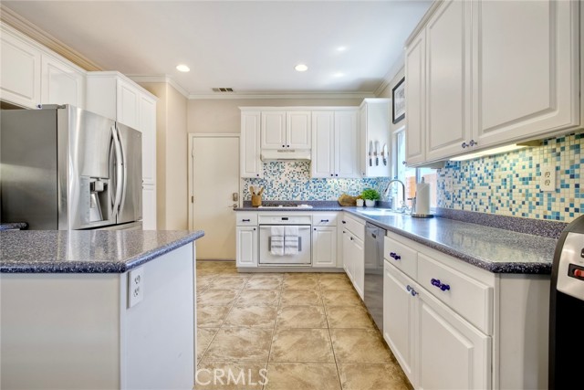 Detail Gallery Image 16 of 57 For 32839 Tiempo Cir, Temecula,  CA 92592 - 4 Beds | 2/1 Baths