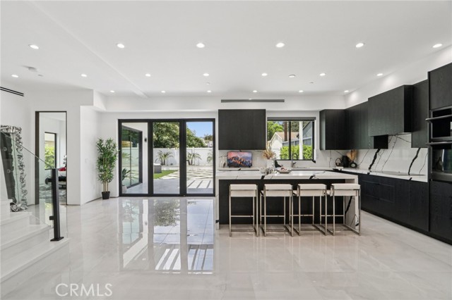 Detail Gallery Image 17 of 61 For 2227 N Lamer St, Burbank,  CA 91504 - 4 Beds | 4/1 Baths