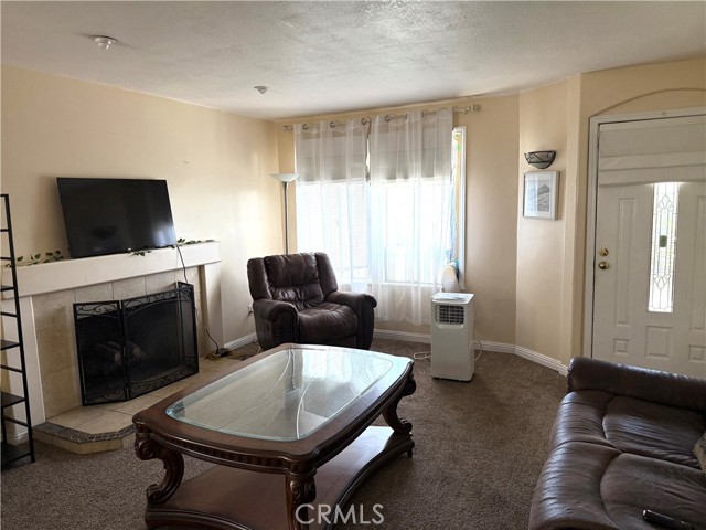 Detail Gallery Image 2 of 14 For 305 King Ct, Hemet,  CA 92543 - 2 Beds | 2 Baths