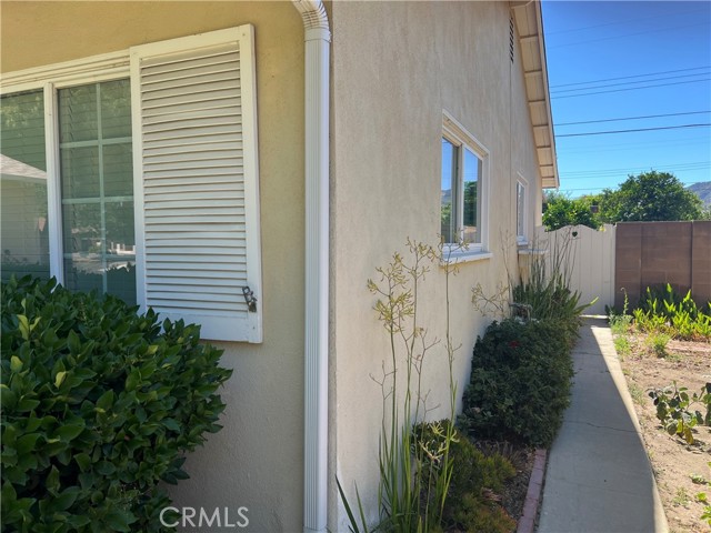 23437 Schoolcroft, West Hills CA: https://media.crmls.org/medias/02c21fc0-6737-4301-9ff3-ad5af5f9d939.jpg
