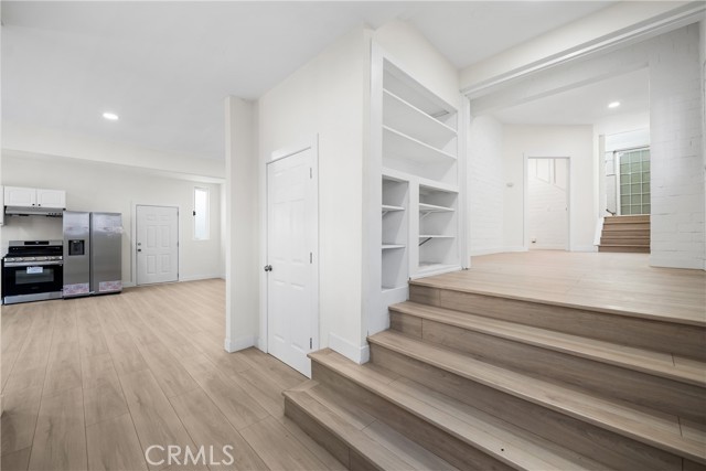 Detail Gallery Image 11 of 25 For 2823 W 8th St, Los Angeles,  CA 90005 - 4 Beds | 2/1 Baths