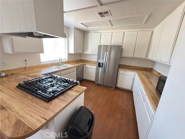 Detail Gallery Image 5 of 19 For 12960 El Rio Road, Victorville,  CA 92392 - 3 Beds | 2 Baths