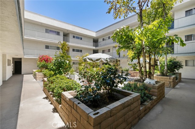 1187 E 3rd Street, Long Beach CA: https://media.crmls.org/medias/02c4535e-bb6e-44a4-9a21-714c24680de4.jpg