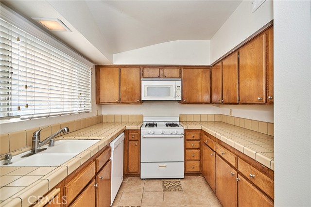 Detail Gallery Image 13 of 51 For 17 Nautical Ln, Helendale,  CA 92342 - 3 Beds | 2/1 Baths