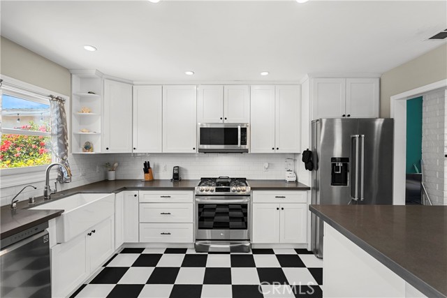 744 N Russell Drive, Orange CA: https://media.crmls.org/medias/02c59bda-130e-4105-951f-eeb59c69ffb8.jpg